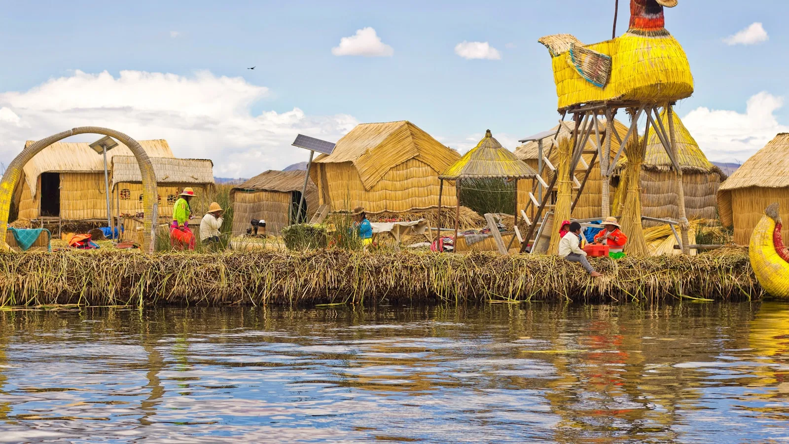 ️ Les îles flottantes des Uros : une civilisation sur l'eau